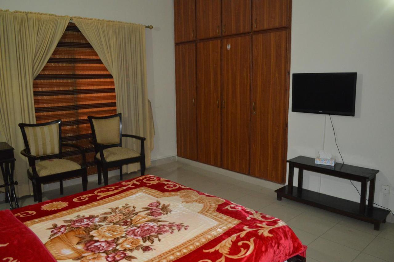 イスラマバード Royal Manor F-10 Bed & Breakfast エクステリア 写真